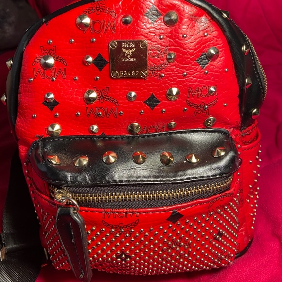 Red and black MCM backpack - Picture 1 of 6